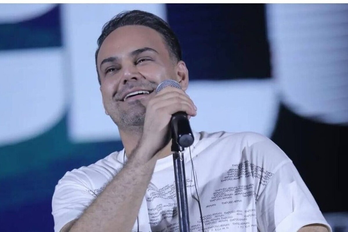 سیامک عباسی، با انتشار عکسی از پاسپورت و بلیت سفرش در صفحه اینستاگرام خود، خبر مهاجرت به کانادا را مطرح کرد.