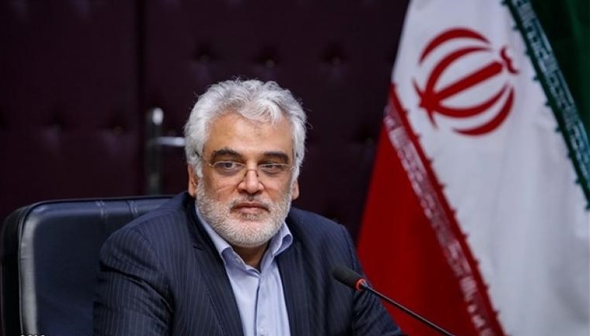 رئیس دانشگاه آزاد اسلامی گفت: دانشگاه آزاد همواره شهریه پزشکی را ۸۰ تا ۱۰۰درصد پردیس دانشگاه تهران محاسبه می‌کند و ملاک تعیین شهریه رشته پزشکی و دندانپزشکی برای ما دانشگاه تهران است.