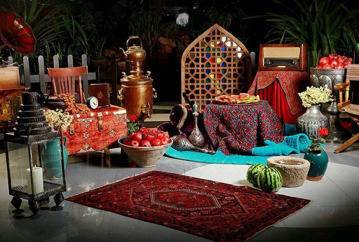 «شب چله» شب غلبه روشنایی بر تاریکی با یک دورهمی ساده و صمیمی همراه با تفال به دیوان حافظ، نزد ایرانیان شناخته می‌شود و پرهیز از غرق‌شدن در تجملات امروزی، لازمه جلوگیری از تحریف و فراموشی این آیین کهن و انتقال صحیح آن به نسل آینده است.