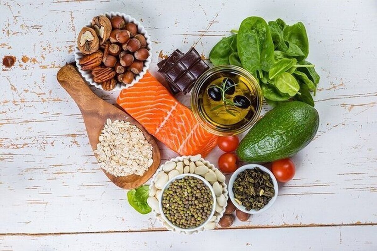 مسئول آموزش همگانی انستیتو تحقیقات تغذیه‌ای و صنایع غذایی کشور با اشاره به اهمیت تغذیه در بیماران مبتلا به ایدز گفت: بهتر است رژیم غذایی این افراد حاوی غذا‌های کم‌چرب، کم‌سدیم (نمک) و بدون قندوشکر باشد.