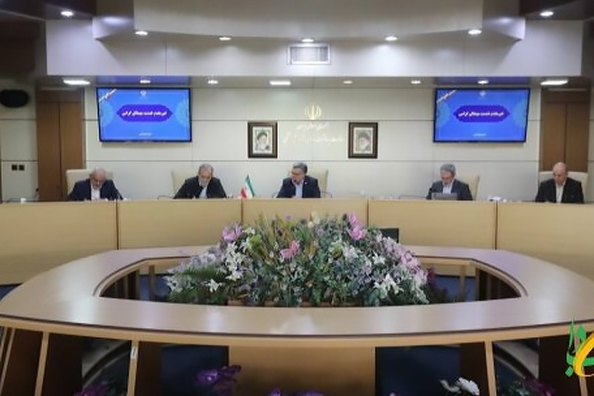 رئیس‌جمهور به صورت سرزده در جمع معاونان و مدیران وزارت بهداشت، درمان و آموزش پزشکی حاضر شد.