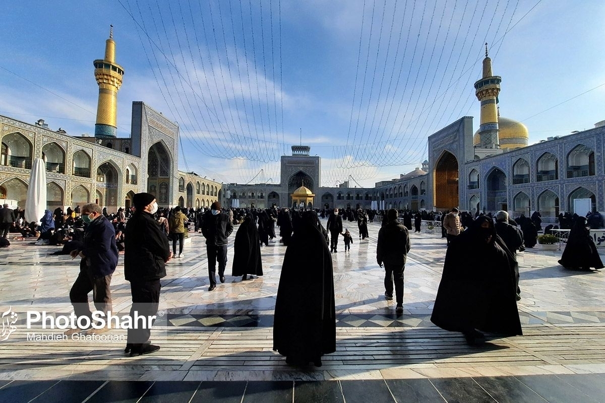 هم‌زمان با اول ماه شوال و عید سعید فطر، بارگاه ملکوتی امام رضا(ع) حال‌وهوایی ویژه به خود گرفته است.