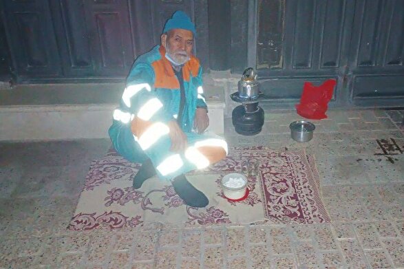 شهروند خبرنگار | سفره سحری ساده و تک‌نفره پاکبان مشهدی