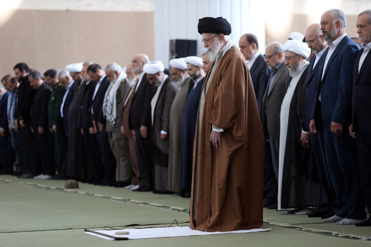 رهبر انقلاب، هم‌اکنون در خطبه‌های نماز عید سعید فطر بیان کردند: مواضع ما همان مواضع قبلی است. ما را تهدید می‌کنند که شرارت خواهند کرد اگر شرارتی انجام بگیرد قطعا ضربه متقابل محکم خواهند خورد.