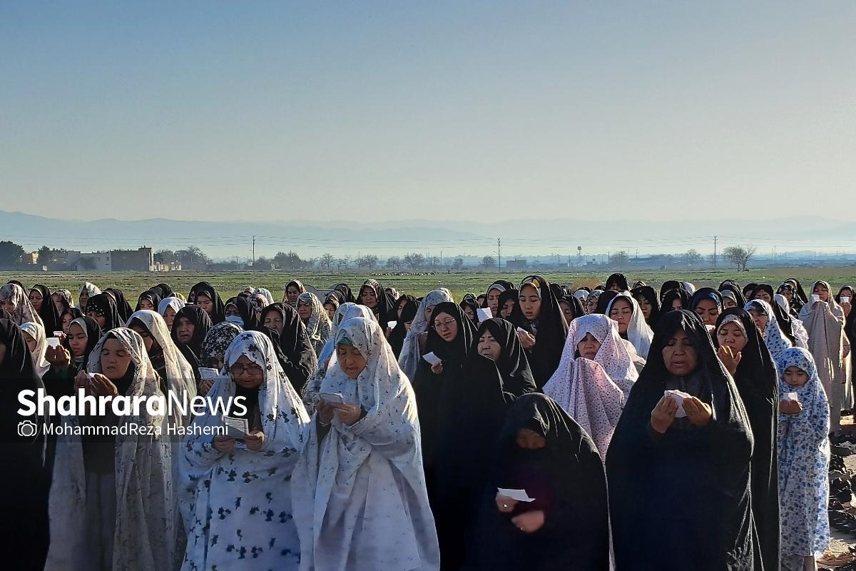 مهاجران افغانستانی در محله گلشهر مشهد صبح امروز ۱۱ فروردین ماه ۱۴۰۴ نماز عید سعید فطر را به امامت حجت‌الاسلام علی موحدی اقامه کردند.