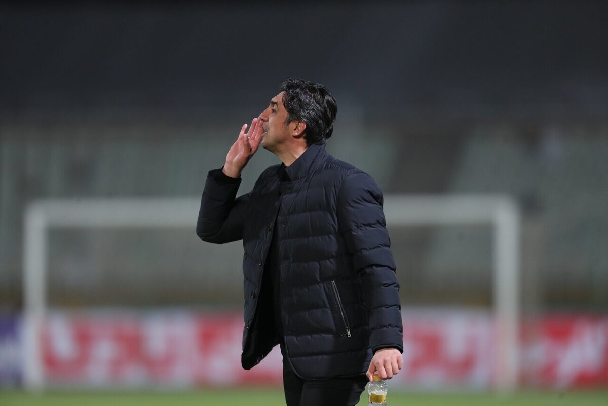 مهدی رحمتی در زمان کوتاه مربیگری در شمس آذر قزوین موفق شد استقلال و پرسپولیس را شکست دهد و از منطقه خطر جدا شود.