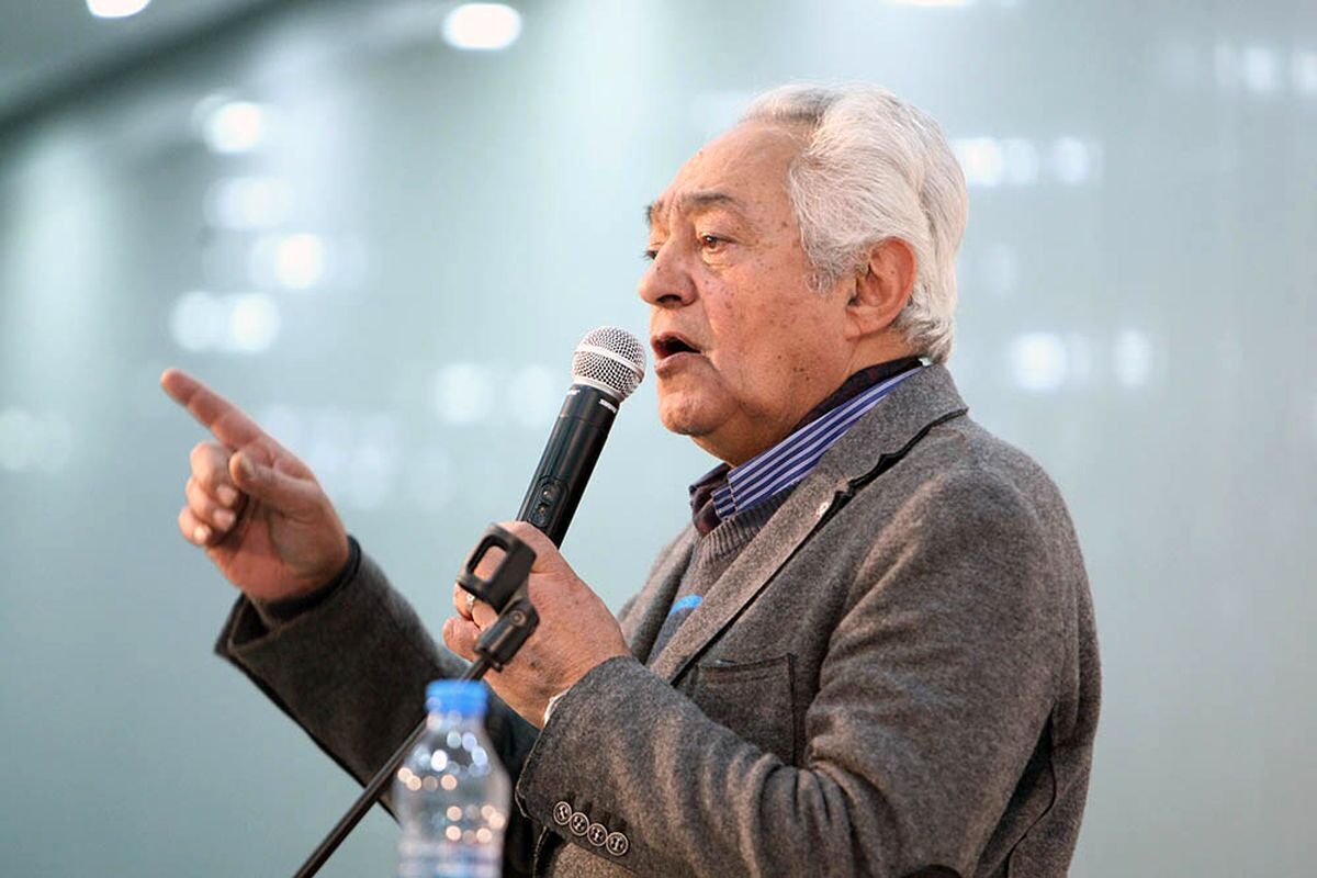 فرامرز ظلی که در میان اهالی فوتبال به «عموظلی» مشهور بود، امروز (سه‌شنبه) در هشتادوسه‌سالگی از دنیا رفت تا خانواده و علاقه‌مندانش را داغدار کند.