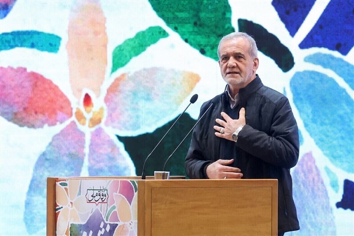 رئیس‌جمهور در گفت‌وگوی تلفنی با رئیس دولت امارات با بیان اینکه ما به دنبال تقویت بیش از پیش روابط با کشورهای همسایه و اسلامی هستیم، گفت: مشتاقانه منتظر سفر جنابعالی به ایران و رایزنی و گفت‌وگوی حضوری درباره راهکارهای گسترش همکاری‌های فیمابین هستیم.