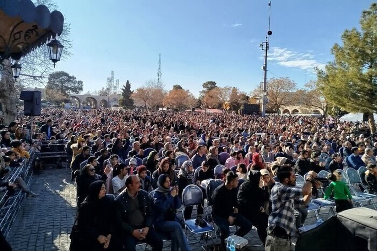 اداره کل فرهنگ وارشاد کرمان اعلام کرد:این اداره طبق روال قانونی، طی یک روز کاری مراحل بررسی و صدور مجوز کنسرت حامد همایون را انجام داده و هیچ نقشی در اجرا نشدن این برنامه نداشته است.