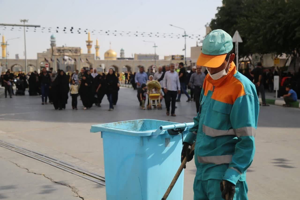 مشاور عالی شهردار مشهدمقدس و شهردار منطقه ثامن گفت: از ۱۵ اسفندماه ۱۴۰۳ تا ۱۳ فروردین ۱۴۰۴، تناژ کل زباله جمع‌آوری‌شده در منطقه ثامن ۱۴۹۰ تن بوده است.