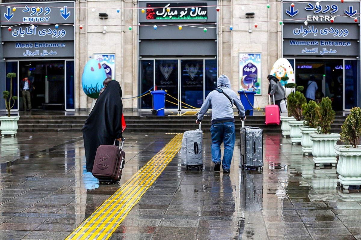 گلایه از جای خالی پزشکان متخصص و حضور دست و پاشکسته کارکنان در هفته دوم تعطیلات و گلایه از انجام‌نشدن امور اداری از دغدغه‌های مردم بود.