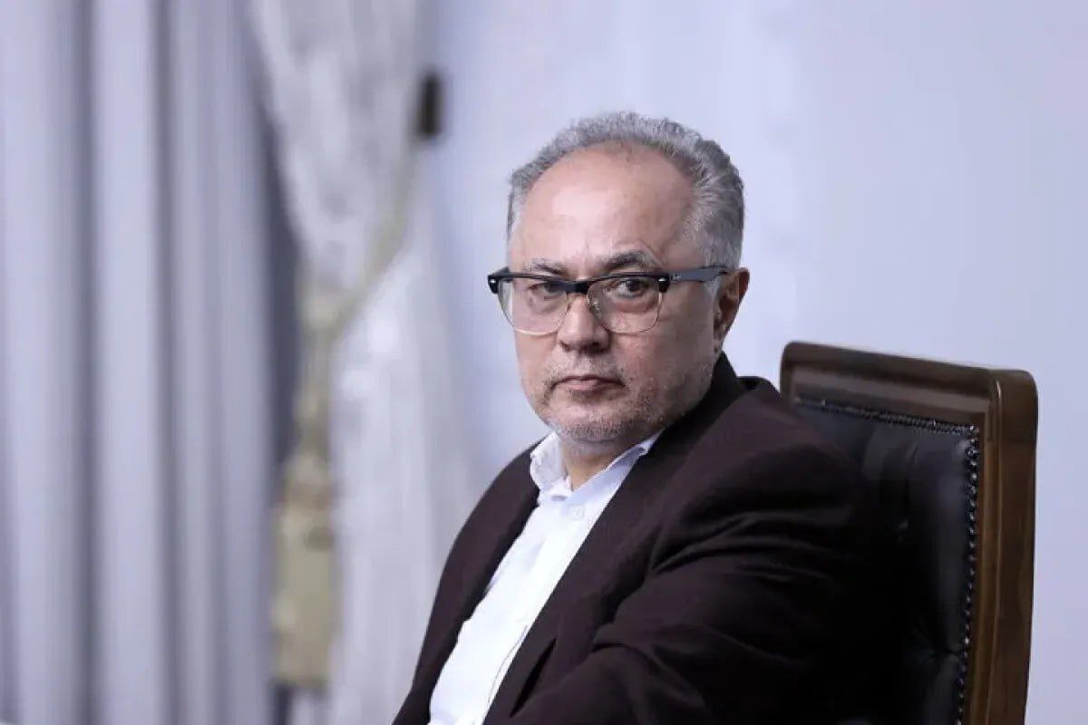 رئیس جمهور طی حکمی، با اشاره به قطعی‌شدن اخبار مربوط به سفر دکتر شهرام دبیری، او را برکنار کرد.