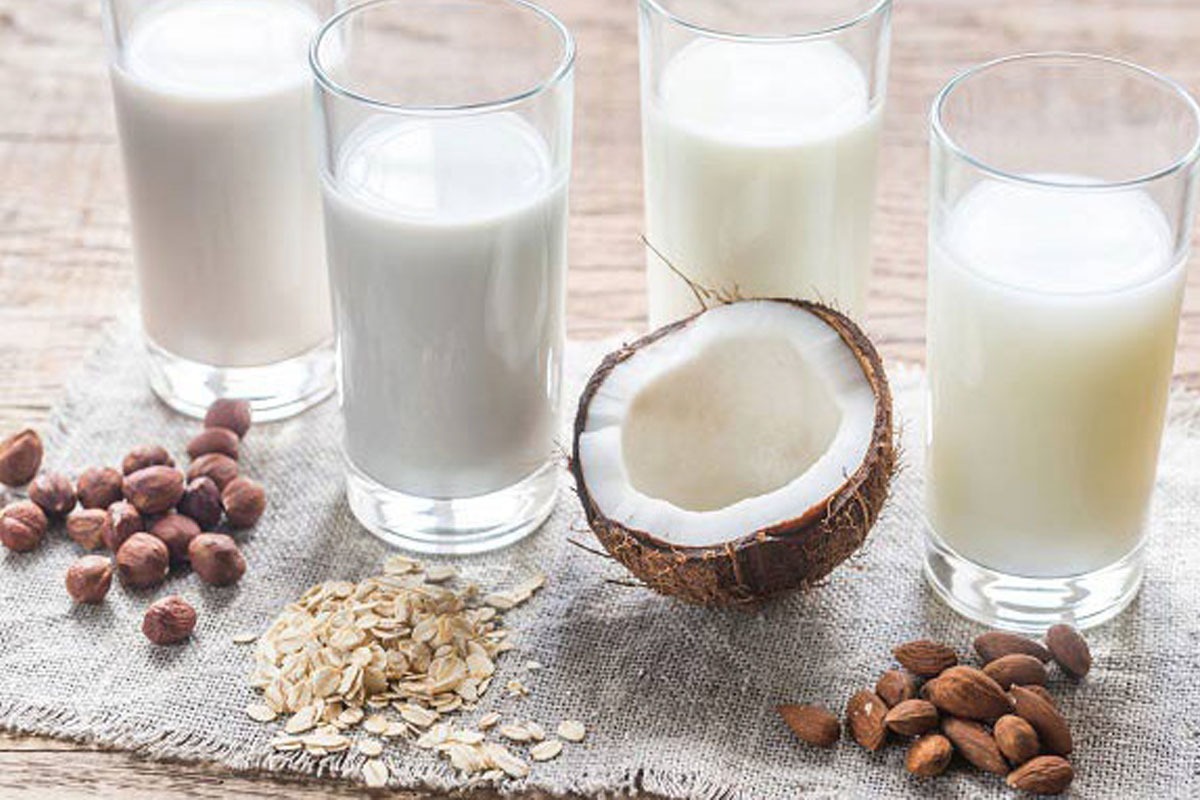 شیر منبع خوبی برای کلسیم و پروتئین است. با این حال عده‌ای از میزان کلسترول آن و تأثیری که می‌تواند بر سلامتی شان داشته باشد بیم دارند.