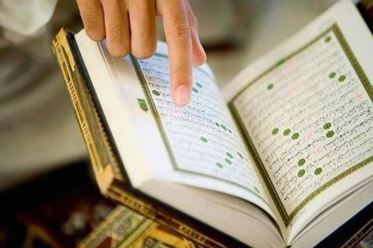 با آغاز جشنواره قرآنی «رایحه رضوان»، زائران بارگاه منور رضوی در قالب ۱۶ رشته قرآنی، ادبی و هنری با یکدیگر به رقابت می‌پردازند؛ رویدادی که از ۱۲ اسفند ۱۴۰۳ تا ۱۹ اردیبهشت ۱۴۰۴ ادامه دارد.