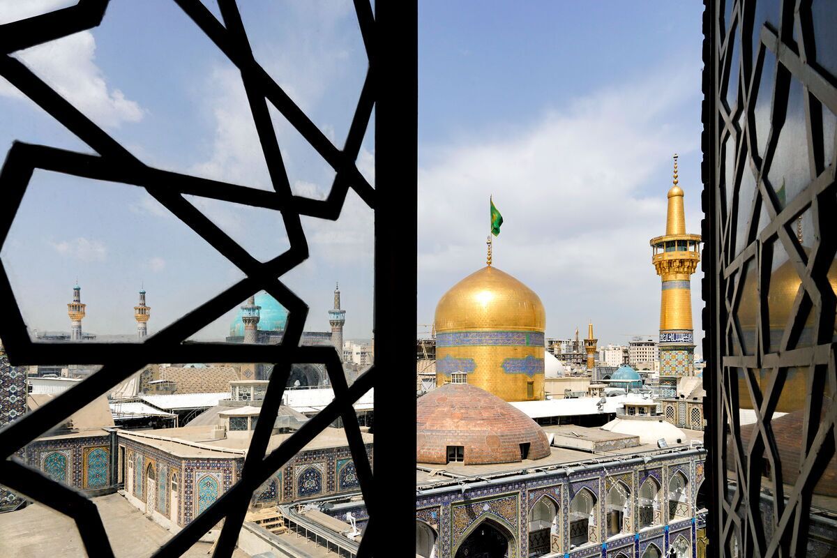 معاون سیما با تأکید بر جایگاه بی‌بدیل معارف رضوی در برنامه‌سازی رسانه ملی گفت: بدون چنگ‌زدن به معارف اهل‌بیت(ع) و توجه ویژه به حرم مطهر رضوی، نمی‌توان مخاطبان رسانه را حفظ کرد.