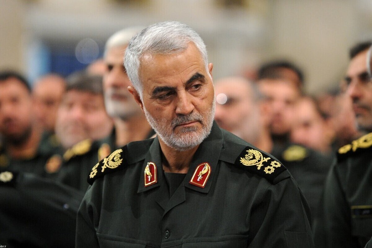 آلگ روی، نویسنده معروف روس، در رمان جدیدش (شغال‌ها حریف شیر نمی‌شوند) پرده از واقعیت زندگی سردار سلیمانی برداشته است؛ قهرمانی که رسانه‌های غربی سعی در تحریف او داشتند. این کتاب، روایتی داستانی از نوجوانی تا شهادت سردار سلیمانی است و تلاشی ادبی برای تقویت دوستی ایران و روسیه.