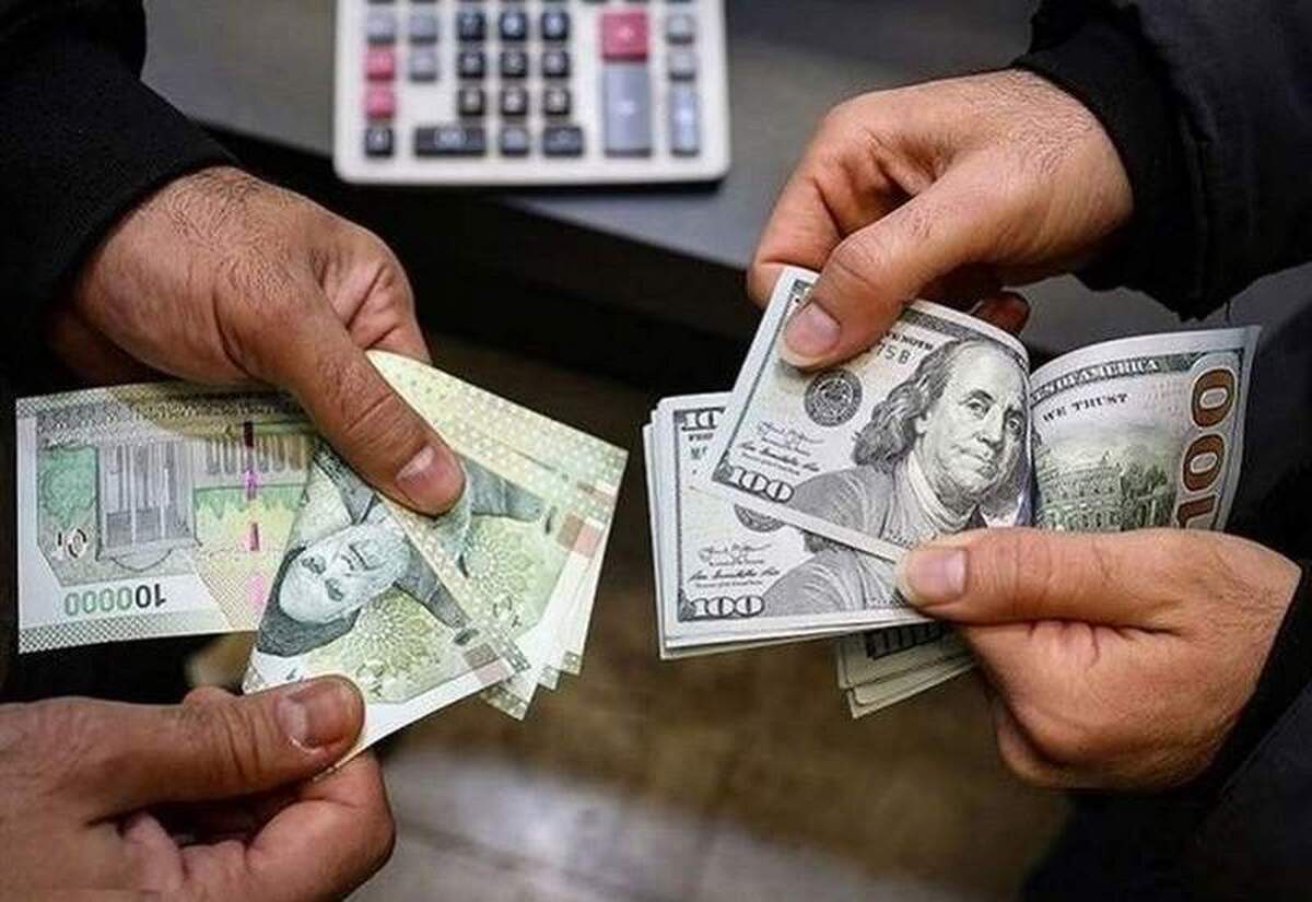 قیمت دلار روز شنبه ۱۶ فروردین با رشد هزار و ۷۰۰ تومانی با قیمت ۱۰۴ هزار و ۱۰۰ تومانی معامله شد؛ اما در ادامه فعالیت بازار ارز تقاضا برای دلار کمی تعدیل شد و قیمت دلار با رشد هزار تومانی با رقم ۱۰۳ هزار و ۷۰۰ تومانی به کار خود پایان داد.