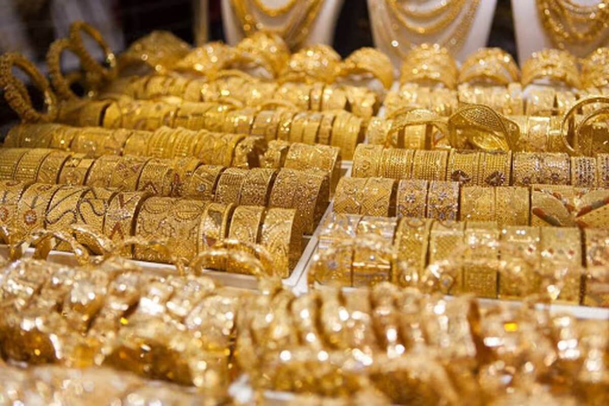 قیمت طلا و سکه روز شنبه با کاهش قابل توجهی بازگشایی شد. آغاز به کار بازار طلا به طور رسمی در سال ۱۴۰۴ از ۱۶ فروردین کلید خورد و این بازگشایی با ریزش‌های قابل توجه قیمت طلا و سکه مصادف شد.