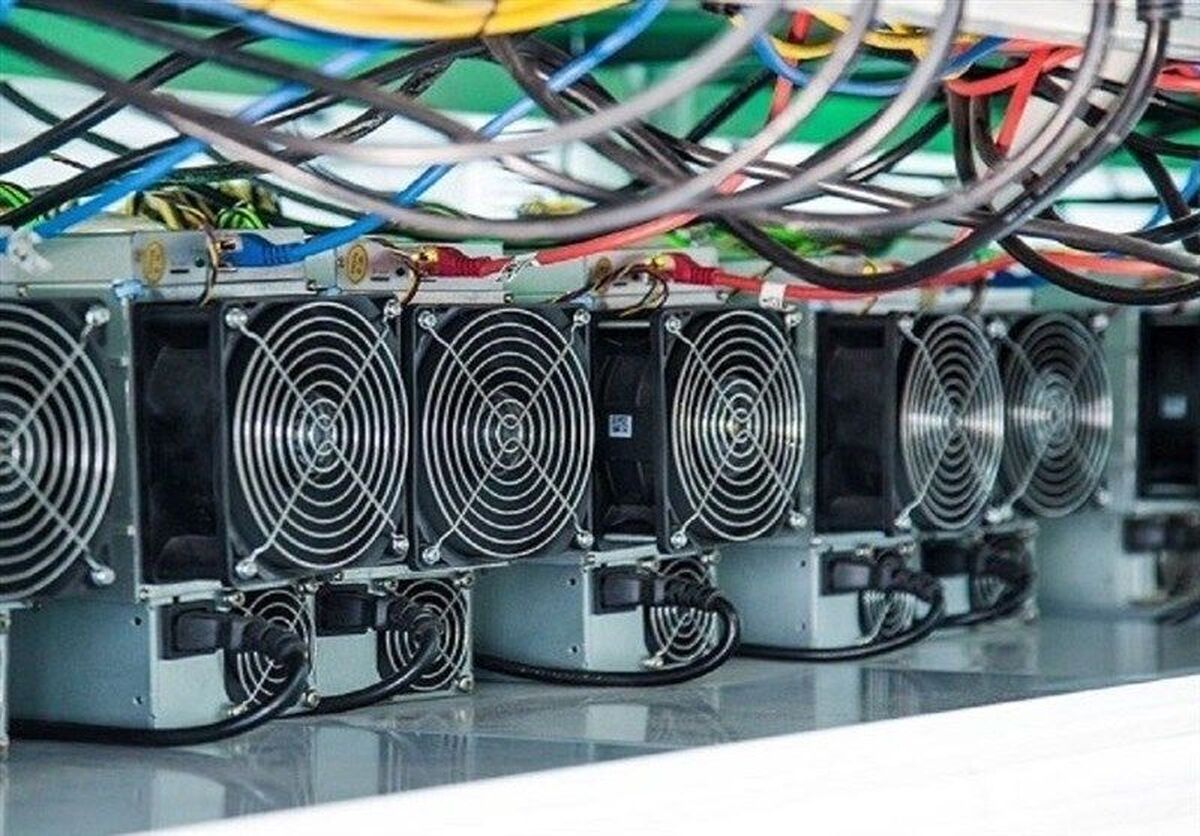 مدیر دفتر بازار برق شرکت توزیع نیروی برق خراسان رضوی گفت: ۵۰ دستگاه استخراج رمزارز (ماینر) از یک واحد نیروگاهی مقیاس کوچک در یکی از شهرستان‌های زیر مجموعه این شرکت کشف و ضبط شد.