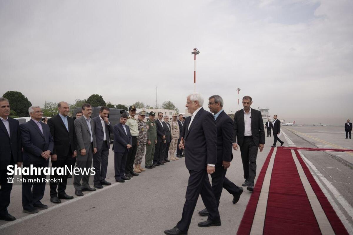 محمدرضا عارف، معاون اول رئیس جمهور روز دوشنبه ۱۸ فروردین ۱۴۰۴ به منظور شرکت در کارگروه ملی زیارت وارد مشهد شد.