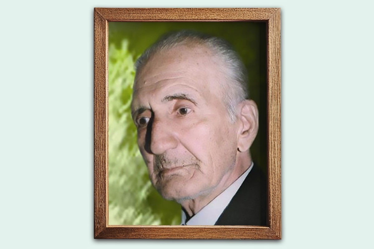 او دومین نفر از خانواده افضلی‌پور بود که از تهران به فرانسه می‌رفت تا تحصیلاتش را تکمیل کند.