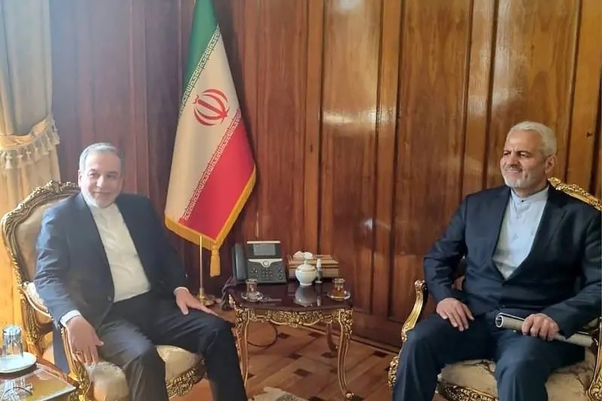 وزیر امور خارجه کشورمان با علیرضا بیکدلی سرپرست سفارت ایران در کابل دیدار کرد.