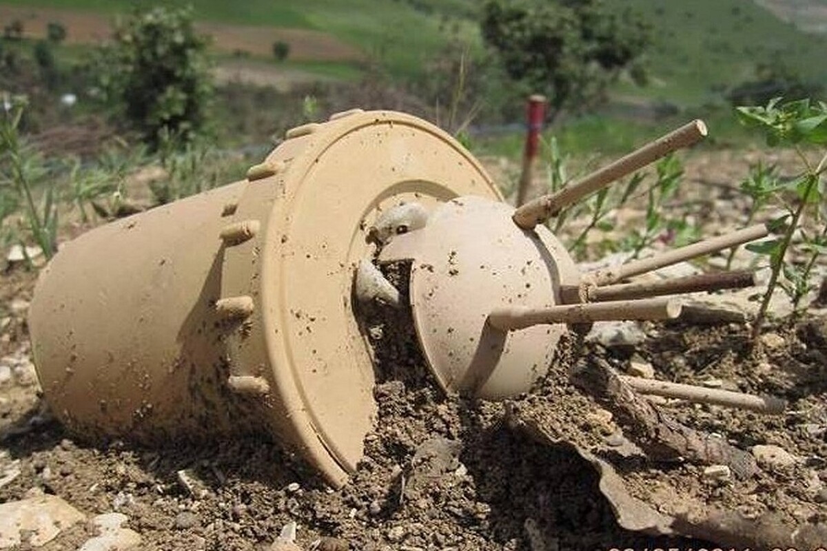 فرمانده مرزبانی استان کردستان از شهادت دو نفر از مرزبانان آن فرماندهی، براثر انفجار مین‌های باقی‌مانده از جنگ تحمیلی در حوزه پاسگاه مرزی دونیس هنگ بانه خبر داد.