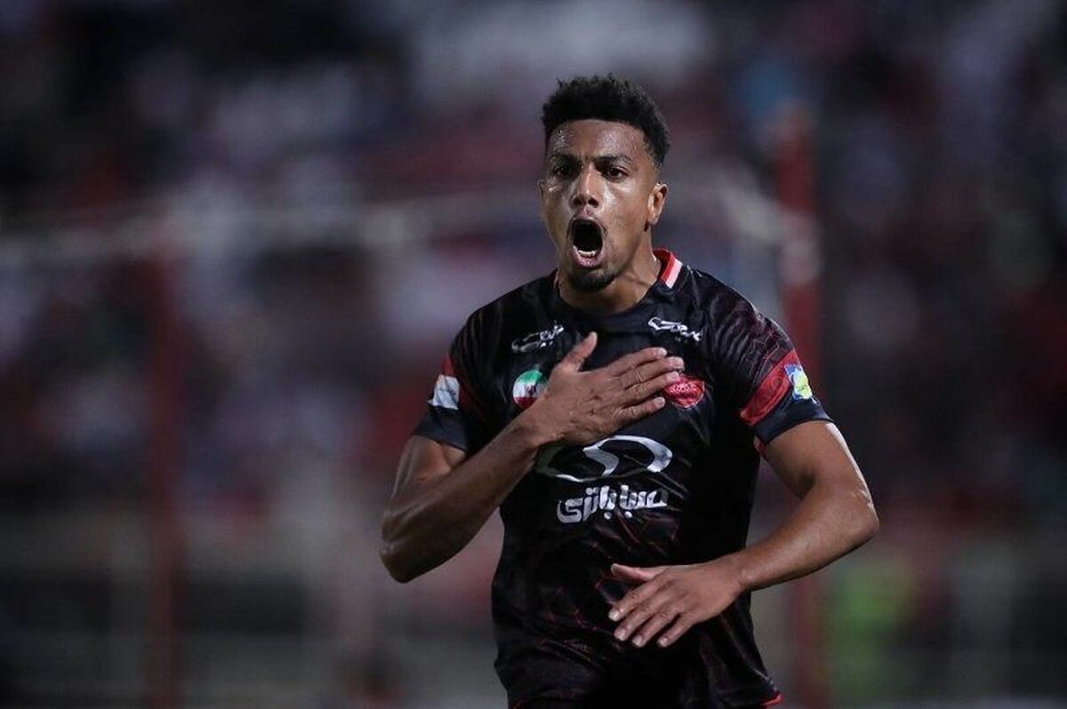 مدافع راست مصدوم پرسپولیس تهران را به مقصد کازابلانکا ترک کرد.