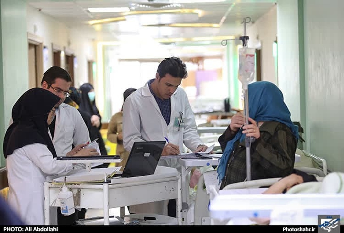 مدیر امور پرستاری دانشگاه علوم پزشکی مشهد گفت: در روز‌های اخیر شاهد افزایش مراجعه به بیمارستان‌ها اعم از زائر و مجاور بودیم و خدمات‌رسانی ۲۴ ساعته پرستاران عزیز به بیماران را به‌خوبی شاهد بودیم و ما همواره قدردان تلاش‌های خالصانه و خدمات صادقانه این قشر زحمتکش هستیم.