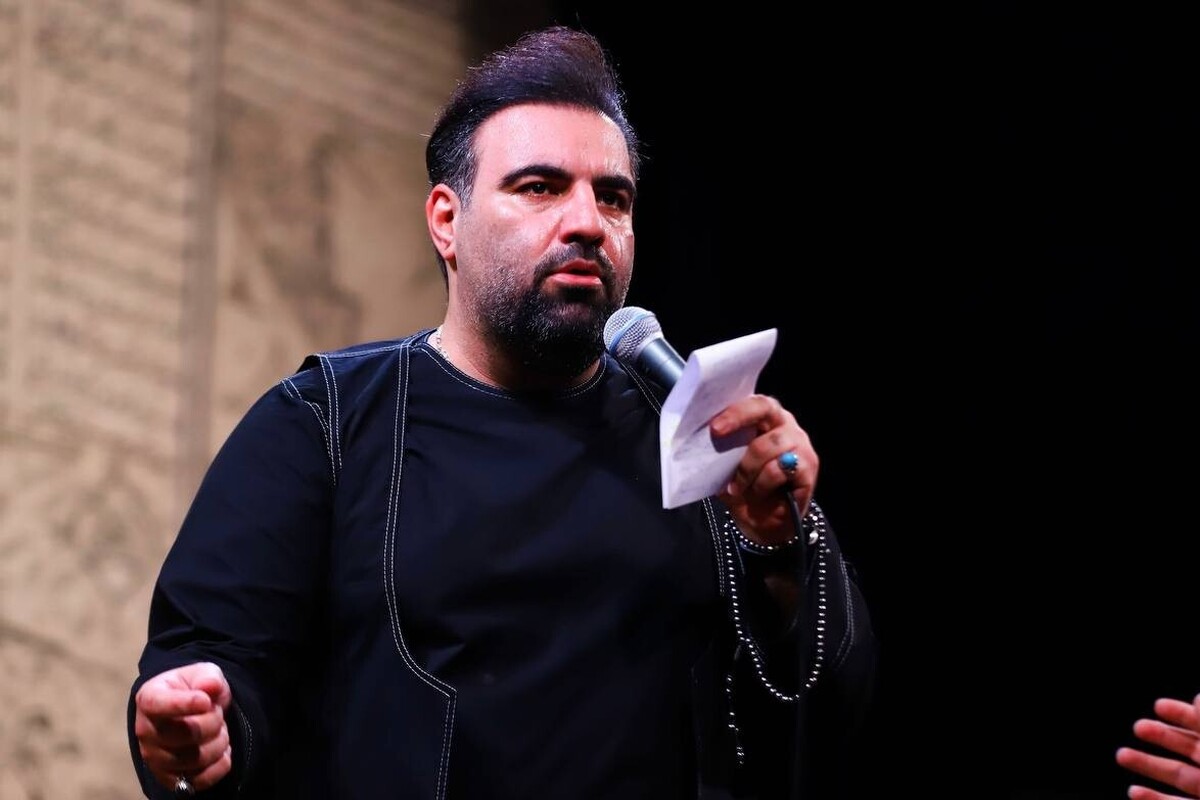 مراسم چهارپایه‌خوانی امروز (۲ فروردین ۱۴۰۴) هم‌زمان با غروب سالروز شهادت امام‌علی(ع) در حرم امام‌رضا(ع) با مداحی امیر کرمانشاهی برگزار شد.