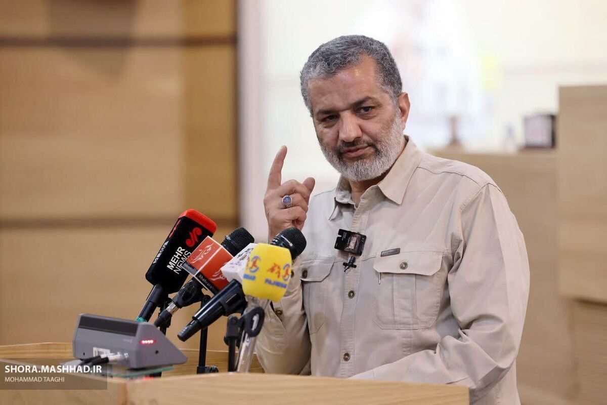 عضو شورای اسلامی شهر مشهد با اشاره به تشکیل کارگروه‌های مختلف در این شورا جهت حمایت از جبهه مقاومت، گفت: مسئله فلسطین باید بزرگ شود و این خواست رهبر معظم انقلاب است، اگر ما اجازه دادیم این قتل عام و نسل‌کشی در تاریخ گم شود، خیانت مسلم کردیم. امروز حاکمیت ما باید هم در کلان و هم اجرا دست به دست هم دهند تا نام فلسطین گم نشود.