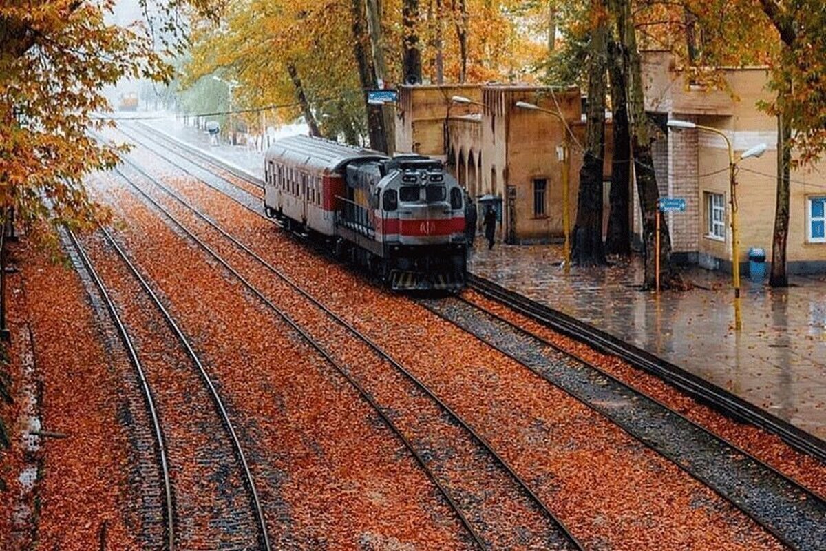 آبشار بیشه از زیباترین و معروفترین آبشار‌های ایران است. این آبشار در روستای بیشه قرار دارد و در سال ۱۳۸۷ در فهرست میراث طبیعی ملی ایران به ثبت رسیده است. مجاورت روستای بیشه با ایستگاه راه آهن و دسترسی راحت به آن سبب شده تا این منطقه از نظر گردشگری پر رونق باشد.