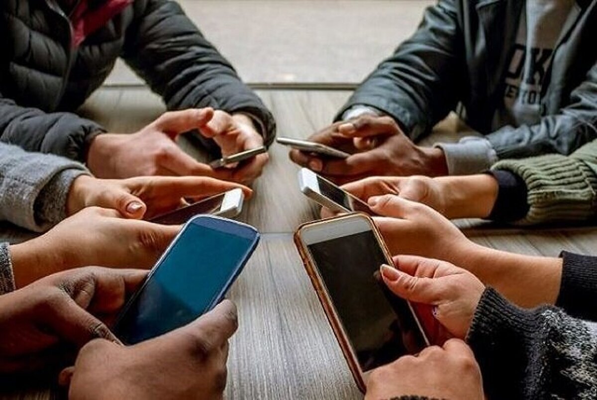 استفاده بیش از حد از وسایل دارای صفحه نمایش دیجیتال می‌تواند خواب نوجوانان را مختل کند و این ممکن است یکی از دلایل اصلی افزایش افسردگی، به‌ویژه در دختران باشد.