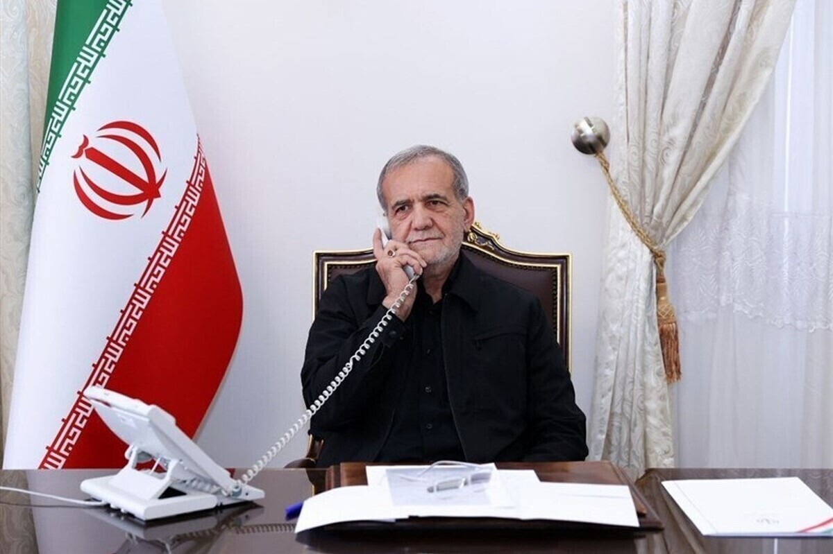 رئیس جمهور در گفت‌وگوی تلفنی با همتای عراقی خود گفت: رابطه با عراق یکی از مهمترین عرصه‌های روابط خارجی جمهوری اسلامی ایران است و ما مردم کشور دوست و همسایه عراق را برادران خود می‌دانیم.