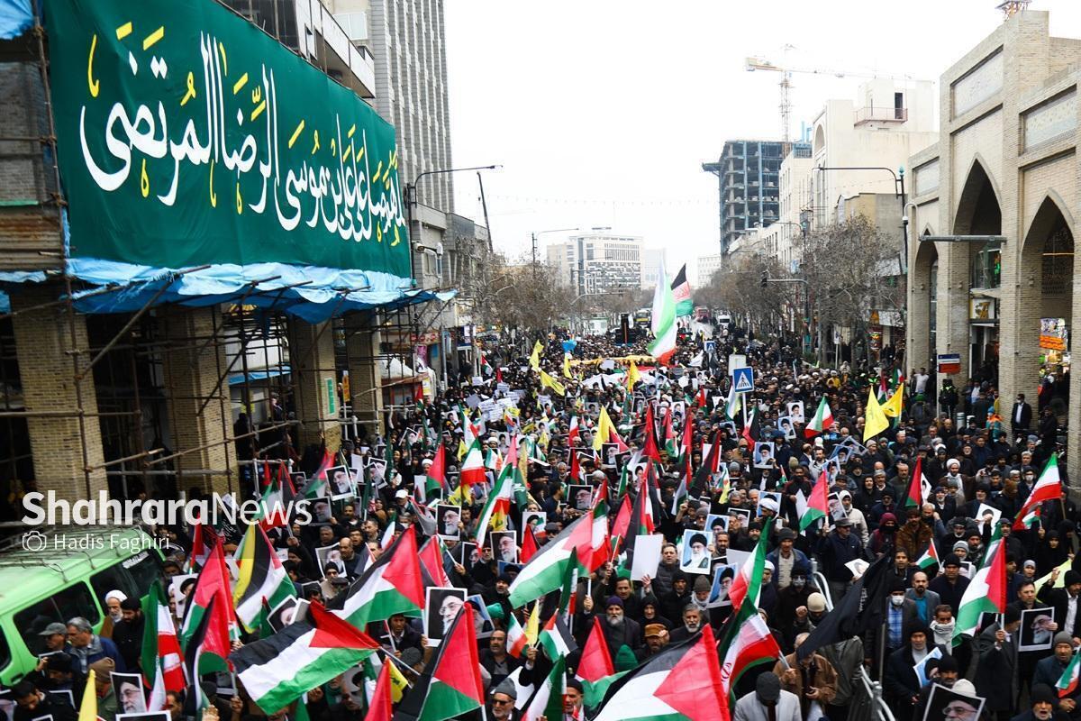 هزاران نفر از زائران و مجاوران بارگاه منور رضوی پس از اقامه نماز جمعه با حضور در راهپیمایی در باب‌الجواد (ع) حرم مطهر رضوی تا چهارراه شهدا، خشم و انزجار خود را از جنایات جدید رژیم صهیونیستی در نوار غزه ابراز و با مسلمانان مظلوم فلسطین و ساکنان نوار غزه اعلام همبستگی کردند.