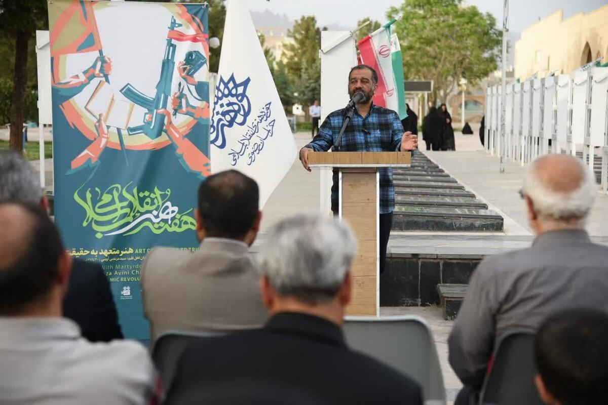 برنامه‌های هفته هنر انقلاب اسلامی خراسان رضوی، با حضور رئیس حوزه هنری خراسان رضوی جمعی از هنرمندان در گلزار شهدای کاشمر آغاز شد.