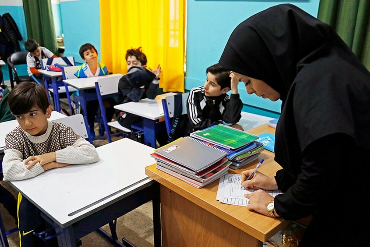 وزیر آموزش و پرورش در حاشیه بازدید از فرآیند برگزاری آزمون اعزام فرهنگیان به مدارس جمهوری اسلامی ایران در خارج از کشور، از شرکت بیش از ۱۵ هزار داوطلب در آزمون امسال خبر داد.