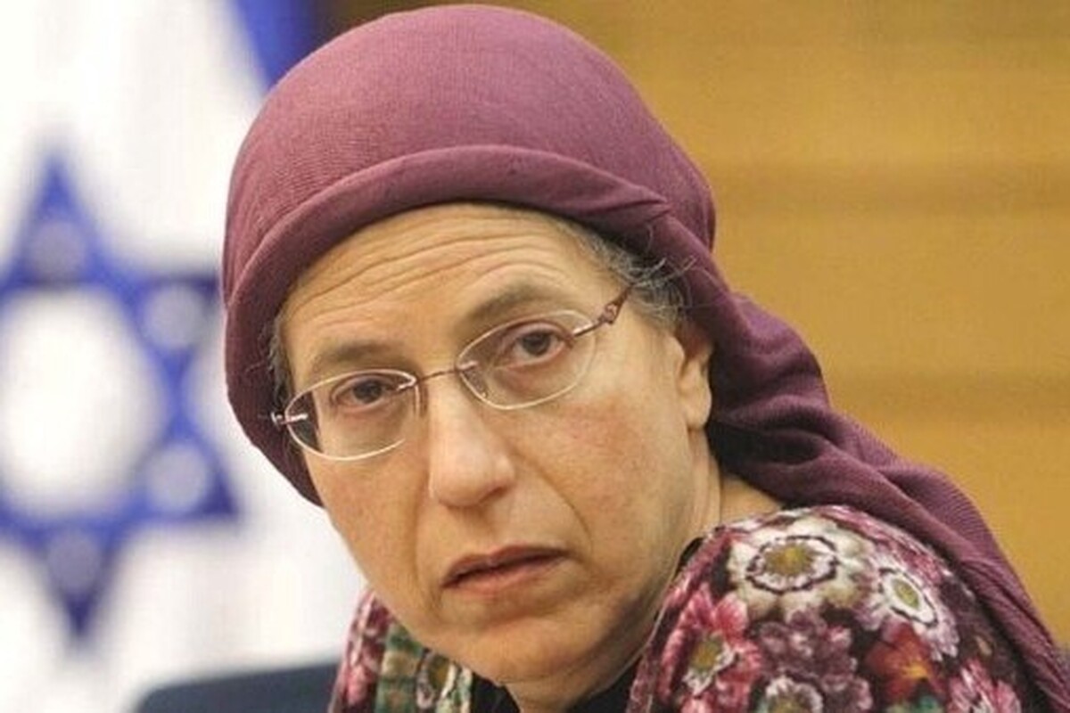 «شوشانا استروک» دختر «اوریت استروک» وزیر شهرک‌سازی رژیم صهیونیستی فاش کرد که در دوران کودکی توسط والدینش مورد آزار و اذیت جنسی قرار گرفته است.