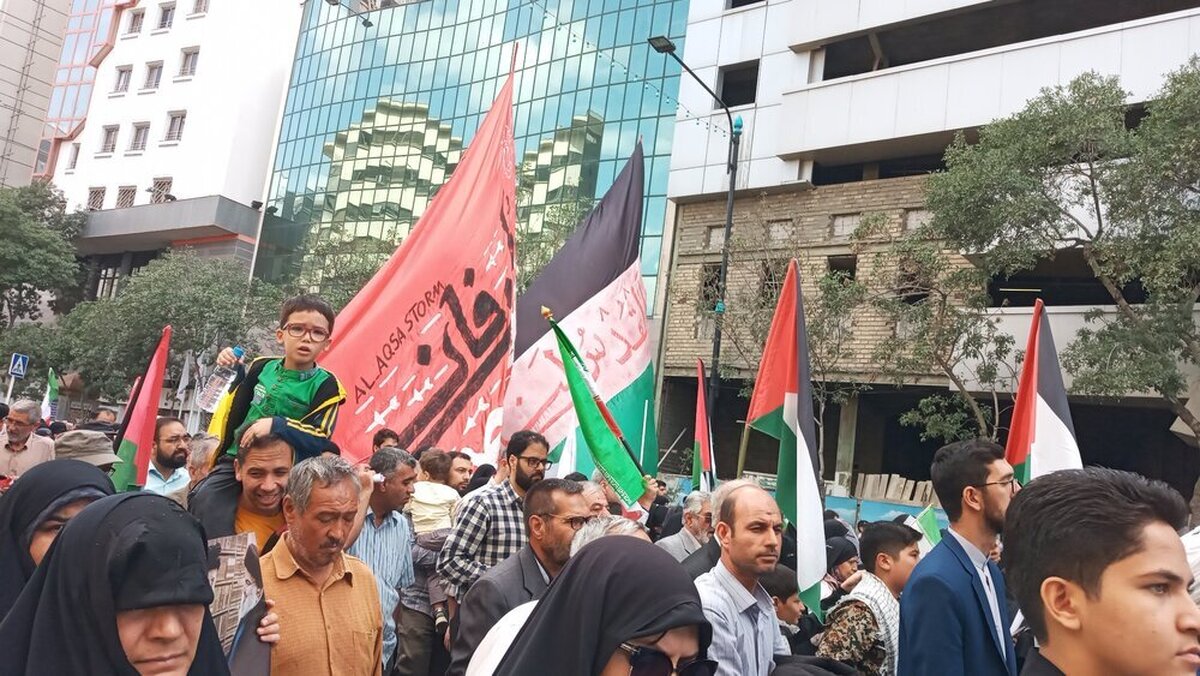 همزمان با برگزاری تجمع دانشجویان دانشگاه‌ها و مؤسسات آموزش عالی غیرانتفاعی، دانشجویان واحد خواهران و برادران دانشگاه بین‌المللی امام رضا (ع) در محکومیت جنایات رژیم صهیونیستی و حمایت از مردم مظلوم و مقاوم غزه، در این تجمع، شرکت کردند.