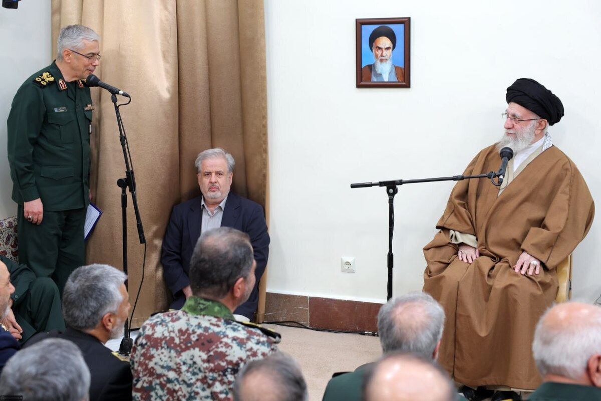 رئیس ستاد کل نیرو‌های مسلح گفت: نیروهای مسلح با پشتوانه مردمی در آمادگی کامل به سر می‌برند و حسرت دستیابی به اهداف شوم را بر دل دشمنان ایران خواهند گذاشت.