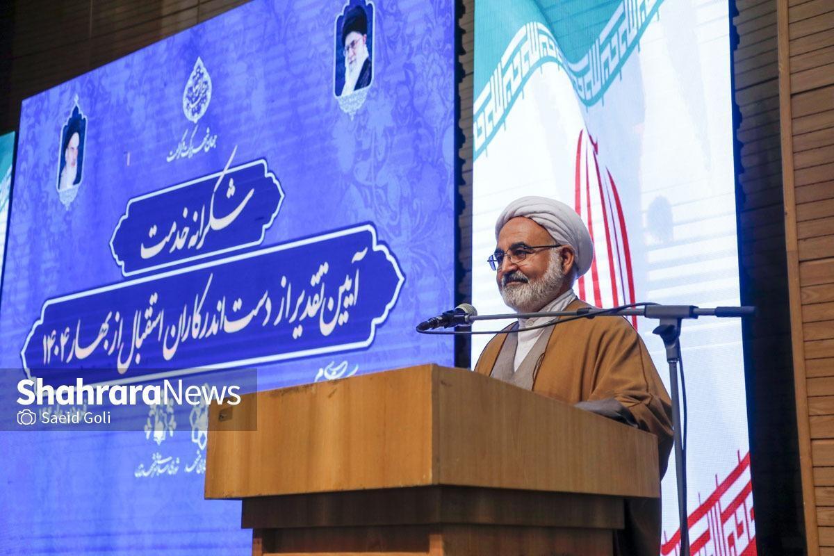 معاون فرهنگی، اجتماعی و زیارت استانداری خراسان رضوی گفت: معاون گردشگری وزارت میراث فرهنگی، گردشگری و صنایع دستی آماری ارائه دادند که بیش از ۶ میلیون گردشگر داریم و بیش از ۵۰ درصد آن‌ها گردشگر زیارت هستند؛ بنابراین خدمت و خادمی در این حوزه، کاری بین‌المللی است.