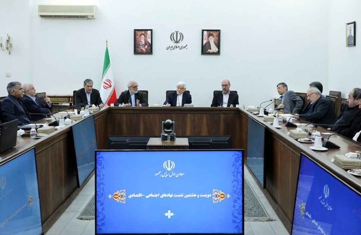 معاون اول رئیس‌جمهور در نخستین جلسه نهادهای اجتماعی – فرهنگی در دولت چهاردهم با بیان اینکه دولت و نهادها، همگی «اعضای یک خانواده» هستند، خطاب به روسا و مدیران ارشد این نهادها گفت: ما باید نقش متمم و مکمل یکدیگر را ایفا کنیم، نهادهای انقلاب اسلامی می‌توانند خارج از ساختار بروکراسی اداری، کارهای بزرگی را در بحران‌ها شکل داده و برای خدمت‌رسانی بهتر و بزرگتر به دولت‌ها کمک کنند، ما همه همکار هستیم.