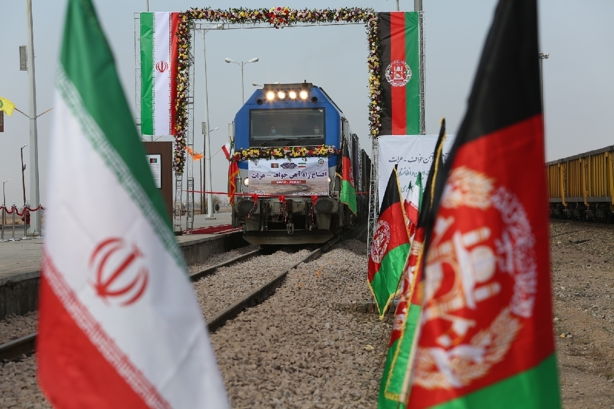 هیئتی متشکل از مقامات وزارت راه و شهرسازی، وزارت امور خارجه و استانداری خراسان جنوبی با هدف بررسی ظرفیت‌های حمل‌ونقل، رفع موانع ترانزیت و گسترش فعالیت‌های اقتصادی، به افغانستان سفر کرد.