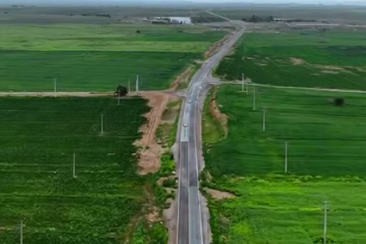 ویدئویی از طبیعت زیبا جاده بهبهان به بندر دیلم در استان خوزستان در فصل بهار را مشاهده می‌کنید.