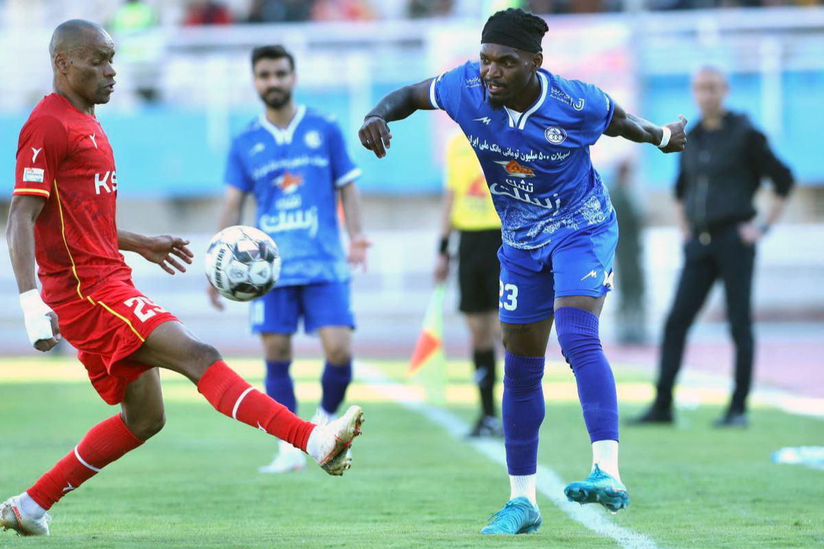 به نظر نمی‌رسد استقلال و پرسپولیس بتوانند در تابستان موفق به جذب ستاره استقلال خوزستان شوند.