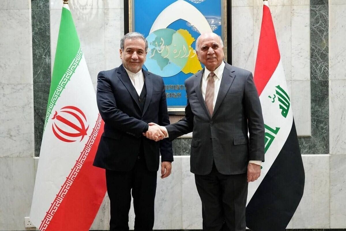 وزیر خارجه ایران در گفت‌وگوی تلفنی با همتای عراقی خود، از او برای سفر به تهران دعوت کرد.
