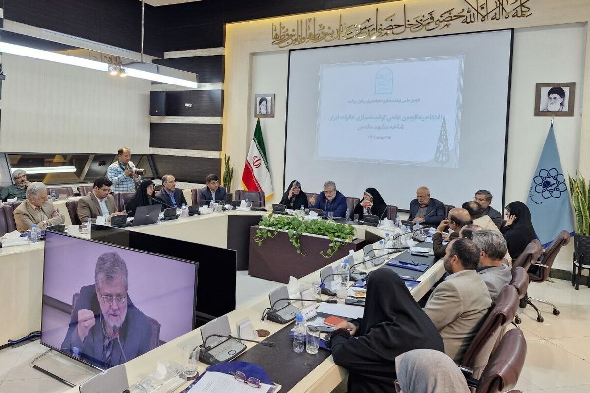 شهردار مشهد مقدس گفت: دشمن امروز بیش از پیش تمرکز اصلی خود را بر نابودی بنیاد خانواده قرار داده است و راه‌حل آن بومی‌سازی مباحث خانواده در ایران با تمرکز بر آموزه‌های دینی است.