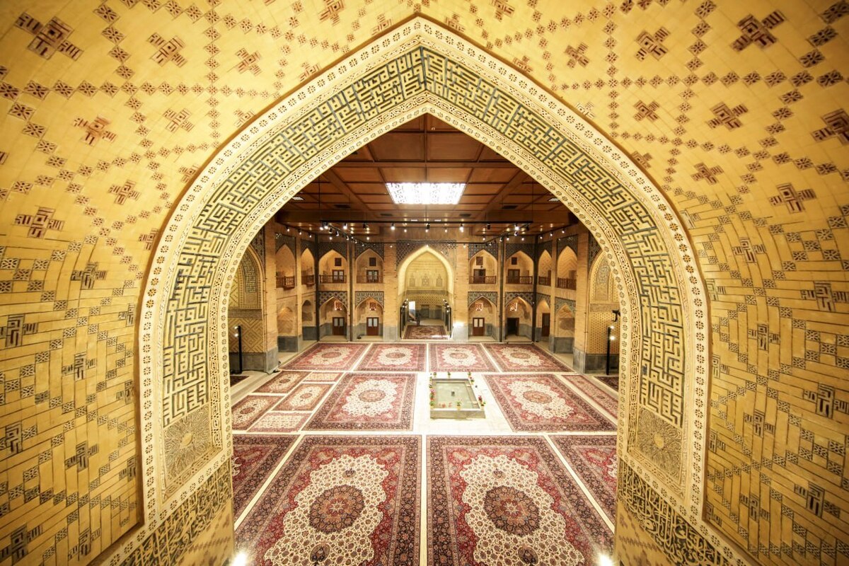 یکی از مدارس دینی اطراف حرم مطهر رضوی (ع)، مدرسه تاریخی دودر است که با نام اصلی «مدرسه یوسفیه» در دوره تیموری بنا شده و چند دهه است که به‌عنوان دارالقرآن مورد بهره‌برداری قرار می‌گیرد.