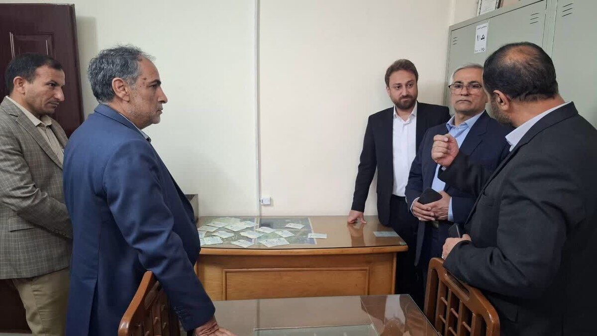 معاون امنیتی و انتظامی استانداری خراسان رضوی به همراه سرپرست اداره‌کل امور اتباع و مهاجرین خارجی از انجمن دفاتر خدمات، اقامت و اشتغال اتباع خارجی بازدید کرد.