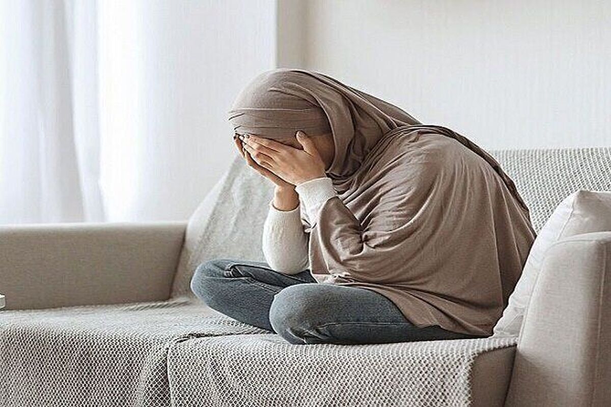 یک متخصص اعصاب و روان با اشاره به اینکه ابتلا به اختلالات خلقی در بانوان بسیار شایع‌تر از آقایان است، گفت: شایع‌ترین اختلال در حوزه اعصاب و روان زنان، اضطراب است و حمله پانیک شایع‌ترین اختلال است که در بانوان دیده می‌شود.